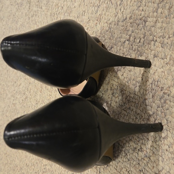 VINCE CAMUTO VP Halona Heels - Picture 6 of 9